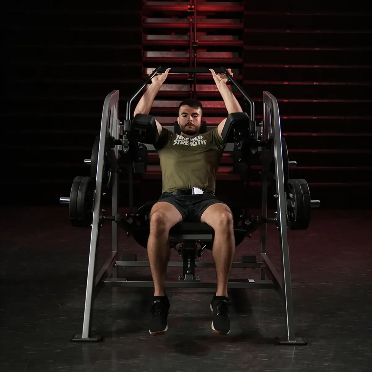 Hammer Strength Plate-loaded pullover machine with belt-driven resistance