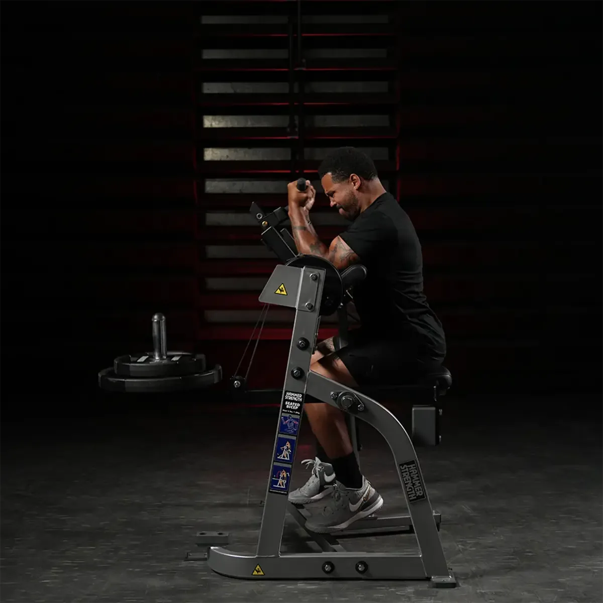 Hammer Strength biceps curl machine for controlled upper arm training