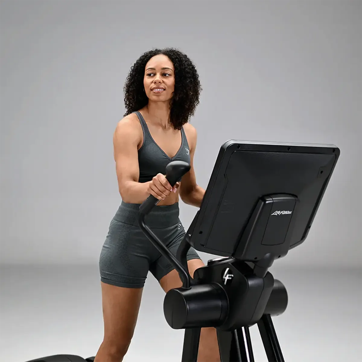 Life Fitness elliptical cross trainer with SE4 console and accessory tray