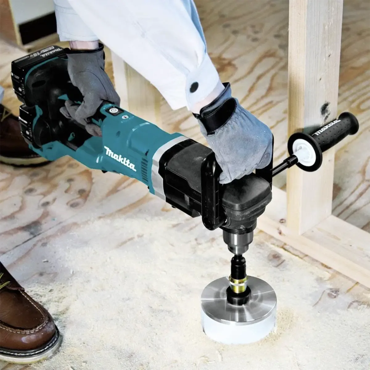 Makita 1/2 inch angle drill for tight space construction work